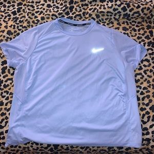 Women’s Nike active shirt
